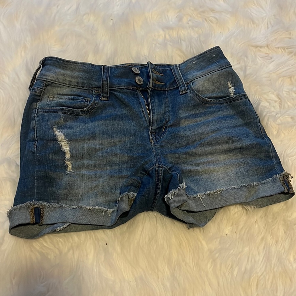 So size 5 (juniors) slightly ripped jean shorts